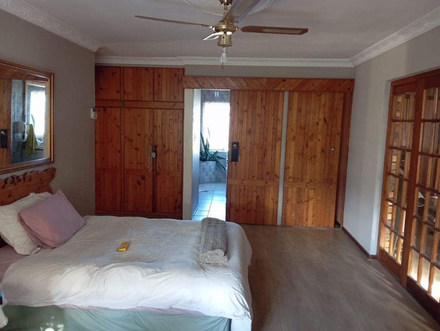 5 Bedroom Property for Sale in Victoria Park Western Cape